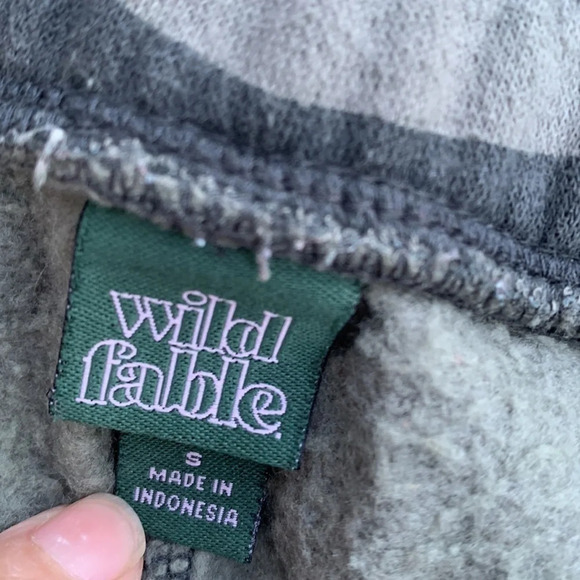 Wild Fable size small Camo joggers - Picture 3 of 4